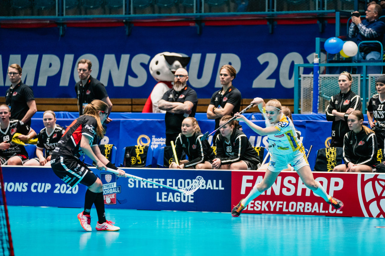 Champions Cup Ostrava - Semifinal 1, Czech Republic: 11.01.2020, Ostrava, RT TORAX ARENA, Leonie Wieland (Nr. 2, Kloten-Dietlikon Jets) spielt den Ball

Credit: Claudio Schwarz, unihockey-fotos.ch