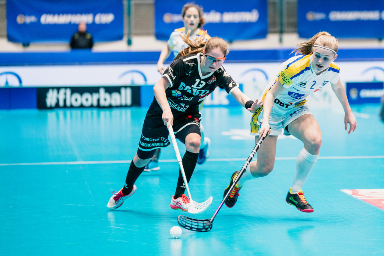 Champions Cup Ostrava - Semifinal 1, Czech Republic: 11.01.2020, Ostrava, RT TORAX ARENA, Leonie Wieland (Nr. 2, Kloten-Dietlikon Jets) im Zweikampf mit Hoynala Meri-Helmi (Nr. 13, SB Pro Nurmijärvi)

Credit: Claudio Schwarz, unihockey-fotos.ch