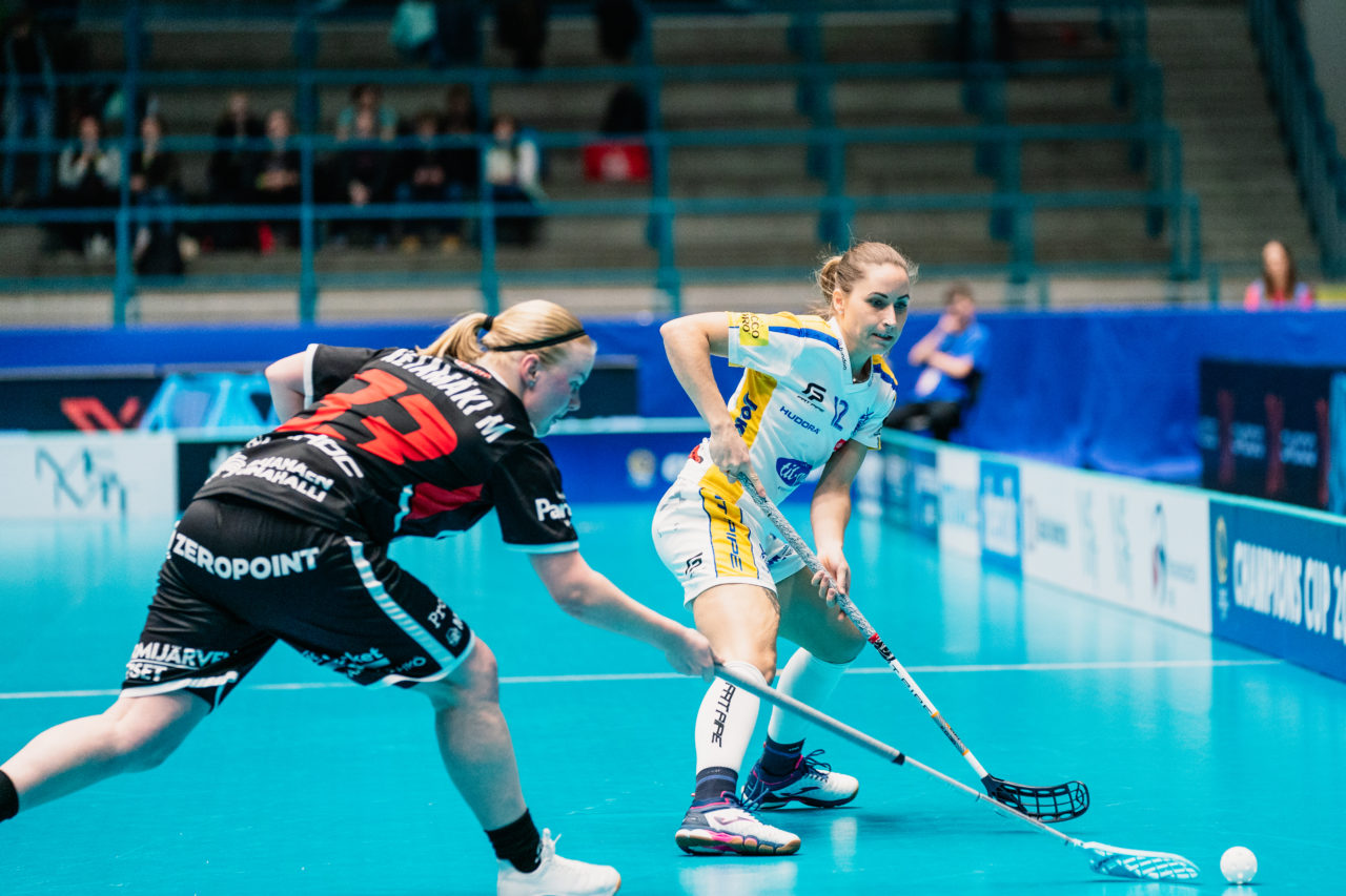 Champions Cup Ostrava - Semifinal 1, Czech Republic: 11.01.2020, Ostrava, RT TORAX ARENA, Tanja Stella (Nr. 12, Kloten-Dietlikon Jets) am Ball

Credit: Claudio Schwarz, unihockey-fotos.ch