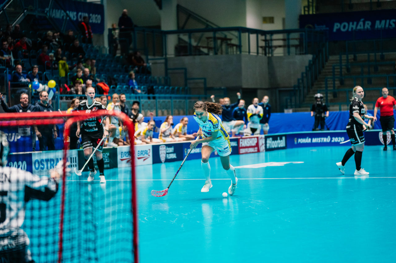 Champions Cup Ostrava - Semifinal 1, Czech Republic: 11.01.2020, Ostrava, RT TORAX ARENA, Nina Metzger (Nr. 71, Kloten-Dietlikon Jets) am Ball

Credit: Claudio Schwarz, unihockey-fotos.ch