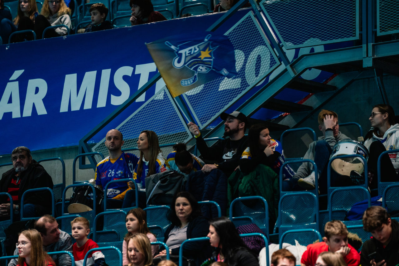 Champions Cup Ostrava - Semifinal 1, Czech Republic: 11.01.2020, Ostrava, RT TORAX ARENA, Jets Fans

Credit: Claudio Schwarz, unihockey-fotos.ch