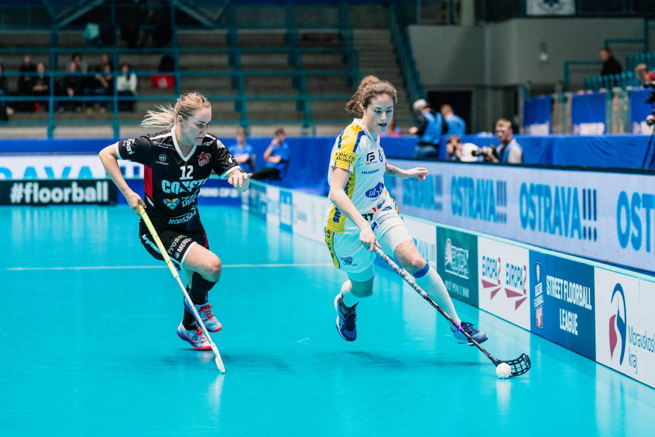 Champions Cup Ostrava - Semifinal 1, Czech Republic: 11.01.2020, Ostrava, RT TORAX ARENA, Deborah Frei (Nr. 8, Kloten-Dietlikon Jets) verfolgt von Lirkki Heidi (Nr. 12, SB Pro Nurmijärvi)

Credit: Claudio Schwarz, unihockey-fotos.ch