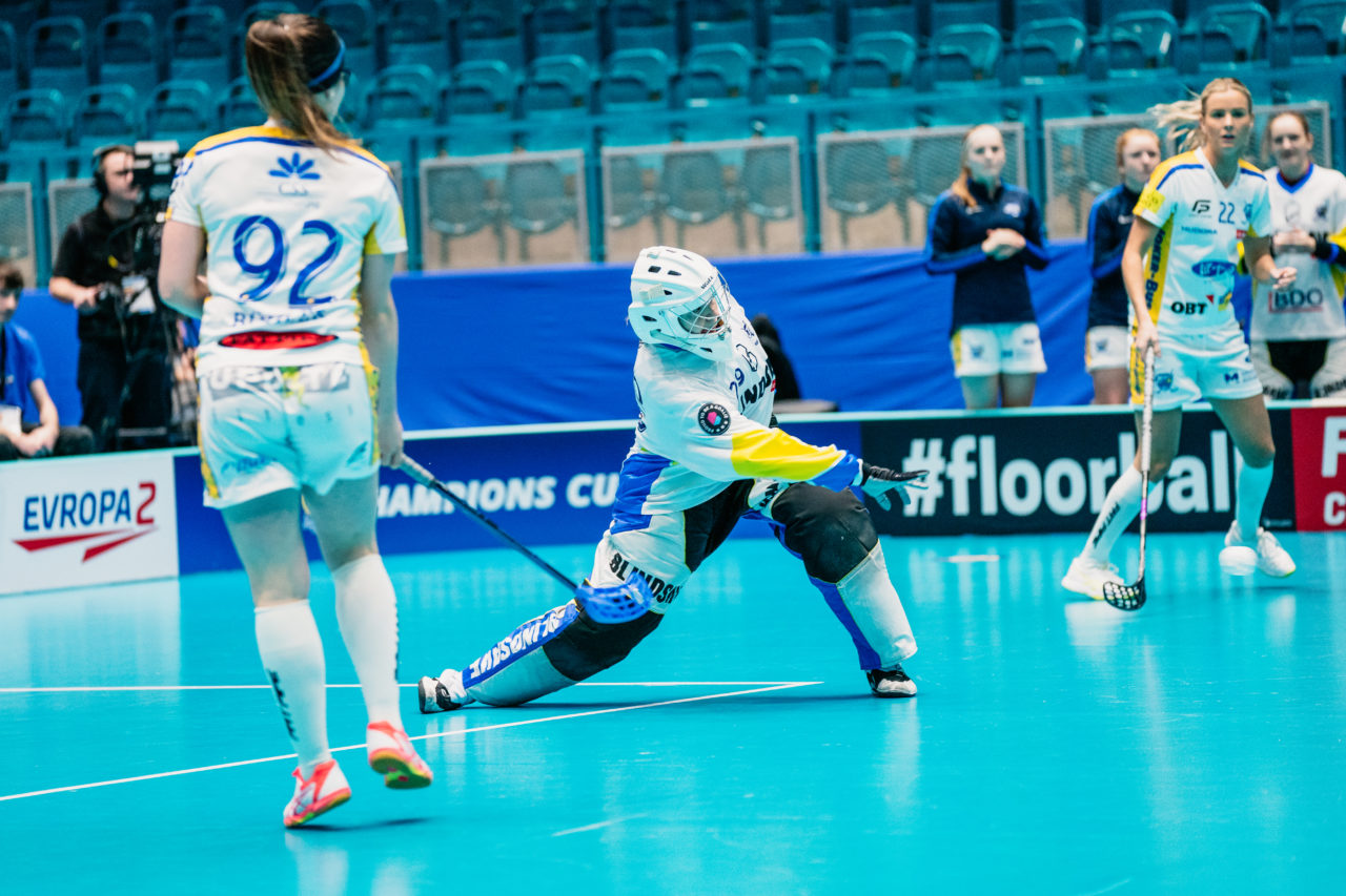 Champions Cup Ostrava - Semifinal 1, Czech Republic: 11.01.2020, Ostrava, RT TORAX ARENA, Monika Schmid (Nr. 29, Kloten-Dietlikon Jets) wirft aus

Credit: Claudio Schwarz, unihockey-fotos.ch
