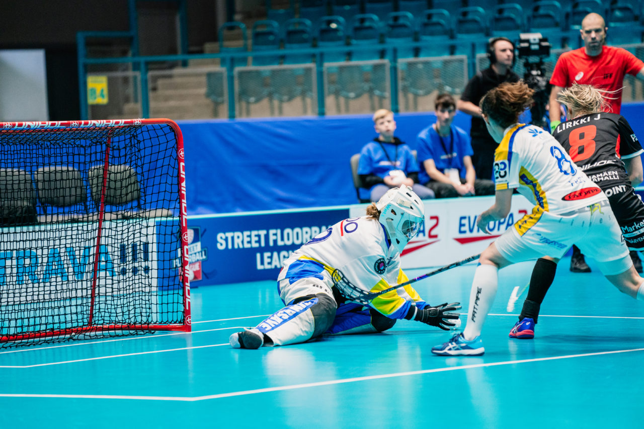 Champions Cup Ostrava - Semifinal 1, Czech Republic: 11.01.2020, Ostrava, RT TORAX ARENA, Monika Schmid (Nr. 29, Kloten-Dietlikon Jets) hält den Ball

Credit: Claudio Schwarz, unihockey-fotos.ch
