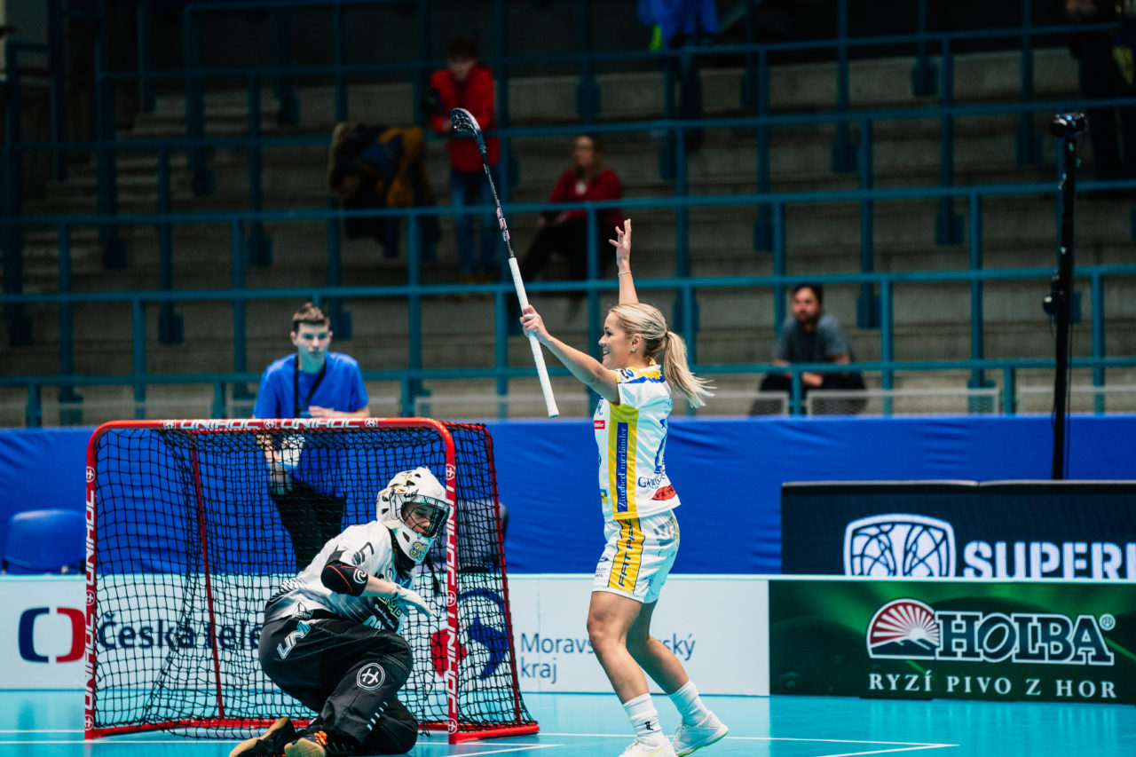 Champions Cup Ostrava - Semifinal 1, Czech Republic: 11.01.2020, Ostrava, RT TORAX ARENA, Alice Granstedt (Nr. 21, Kloten-Dietlikon Jets) jubelt

Credit: Claudio Schwarz, unihockey-fotos.ch