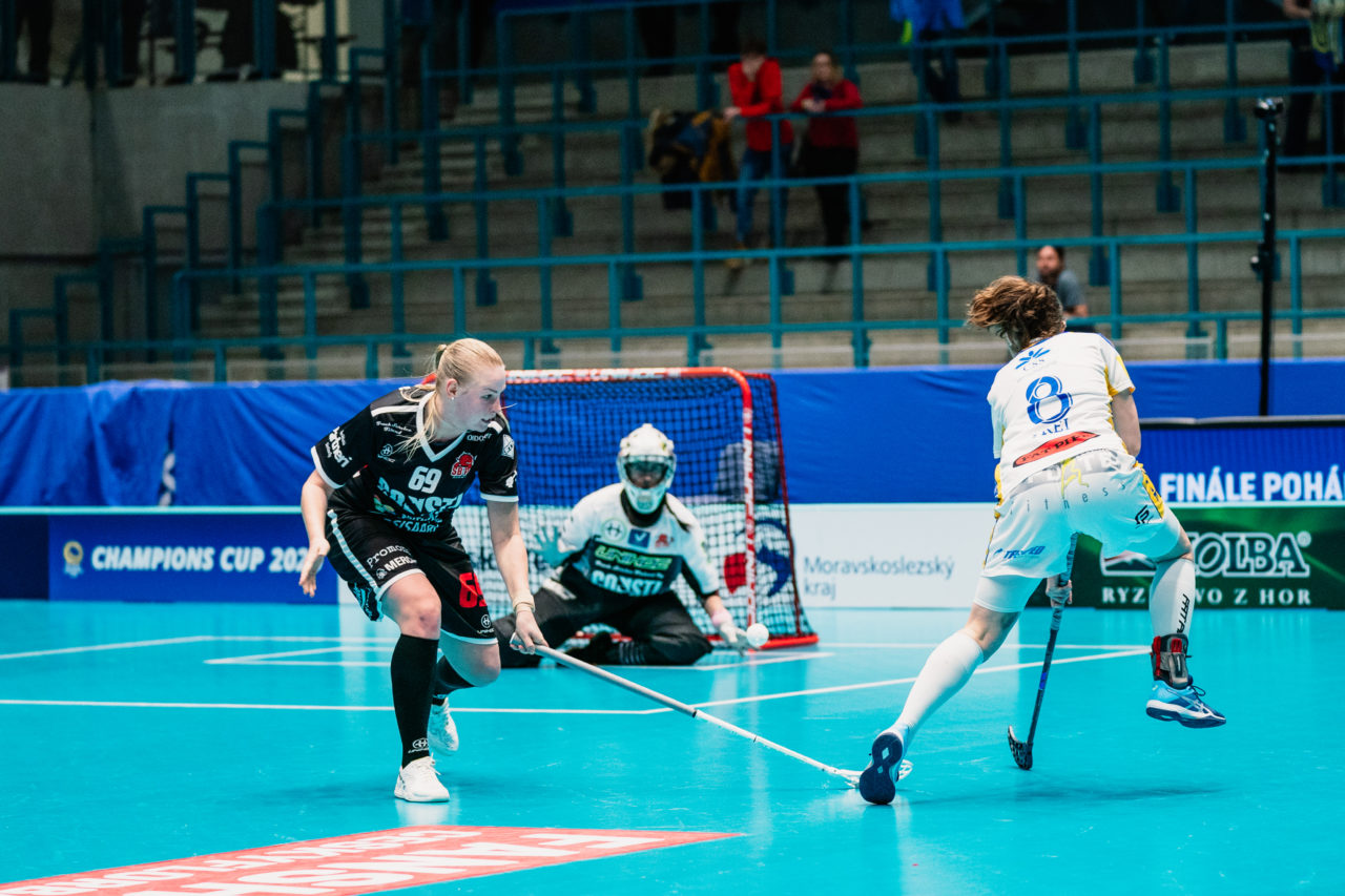 Champions Cup Ostrava - Semifinal 1, Czech Republic: 11.01.2020, Ostrava, RT TORAX ARENA, Deborah Frei (Nr. 8, Kloten-Dietlikon Jets) schiesst

Credit: Claudio Schwarz, unihockey-fotos.ch