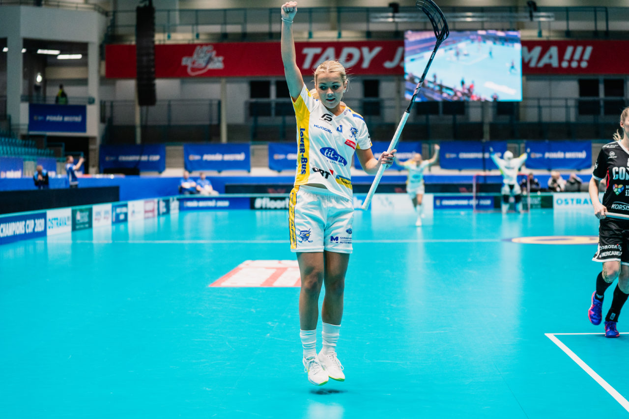 Champions Cup Ostrava - Semifinal 1, Czech Republic: 11.01.2020, Ostrava, RT TORAX ARENA, Alice Granstedt (Nr. 21, Kloten-Dietlikon Jets) jubelt

Credit: Claudio Schwarz, unihockey-fotos.ch