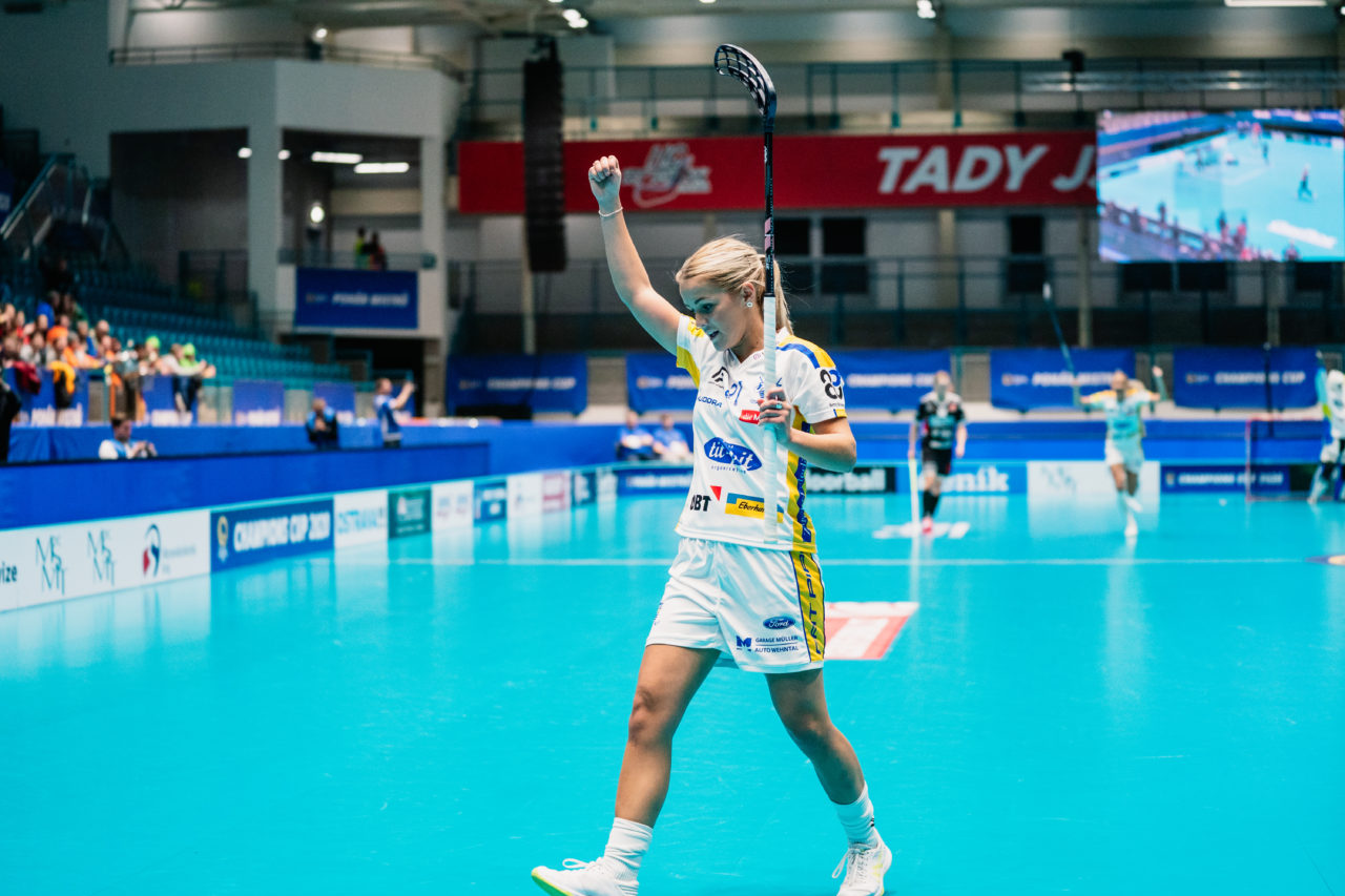 Champions Cup Ostrava - Semifinal 1, Czech Republic: 11.01.2020, Ostrava, RT TORAX ARENA, Alice Granstedt (Nr. 21, Kloten-Dietlikon Jets) jubelt

Credit: Claudio Schwarz, unihockey-fotos.ch