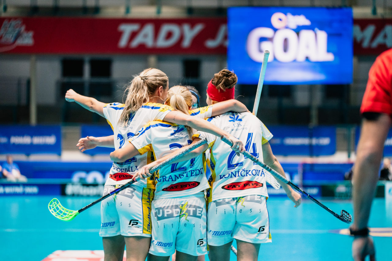 Champions Cup Ostrava - Semifinal 1, Czech Republic: 11.01.2020, Ostrava, RT TORAX ARENA, Torjubel Jets

Credit: Claudio Schwarz, unihockey-fotos.ch