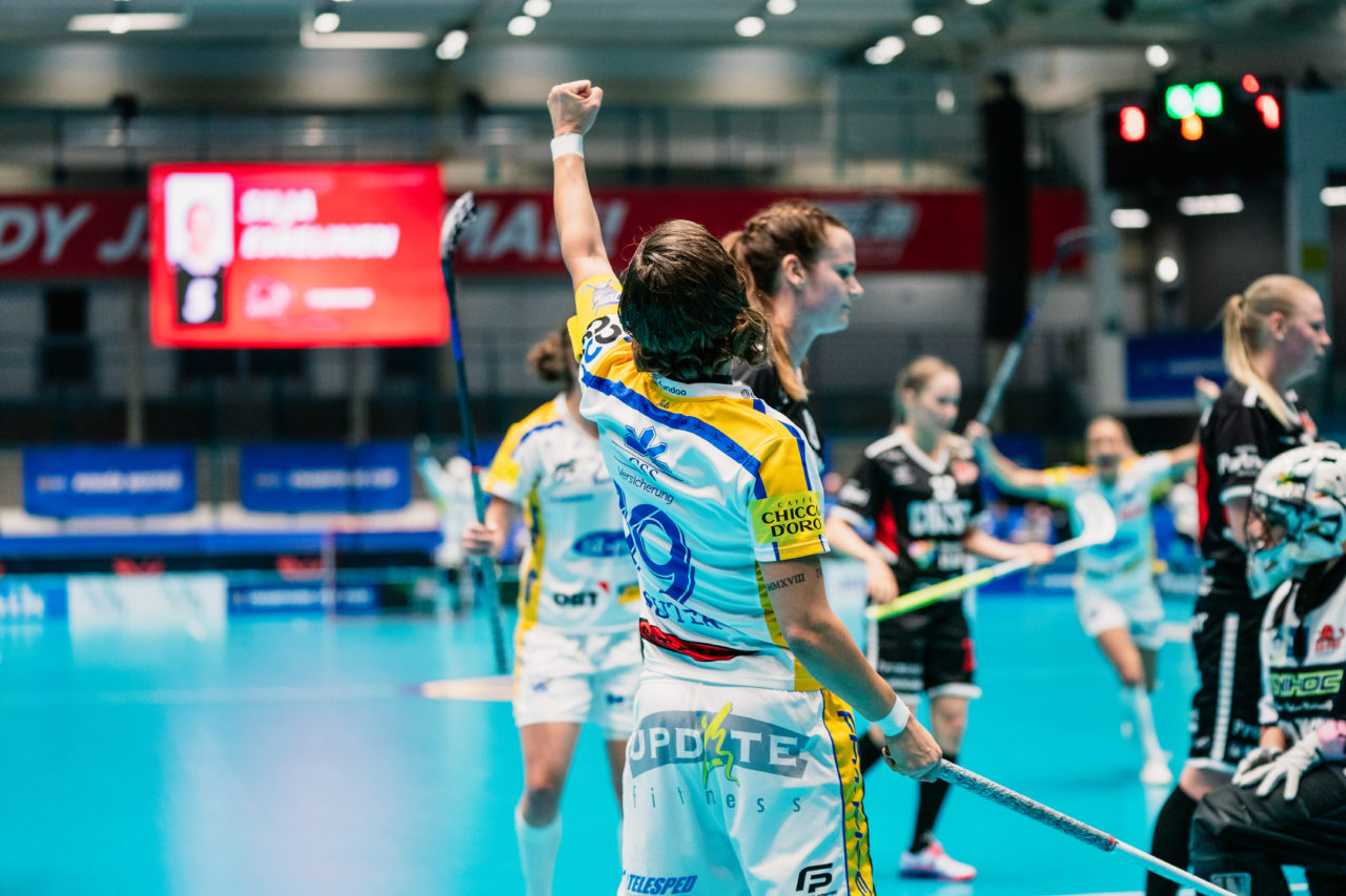 Champions Cup Ostrava - Semifinal 1, Czech Republic: 11.01.2020, Ostrava, RT TORAX ARENA, Julia Suter (Nr. 19, Kloten-Dietlikon Jets) jubelt

Credit: Claudio Schwarz, unihockey-fotos.ch