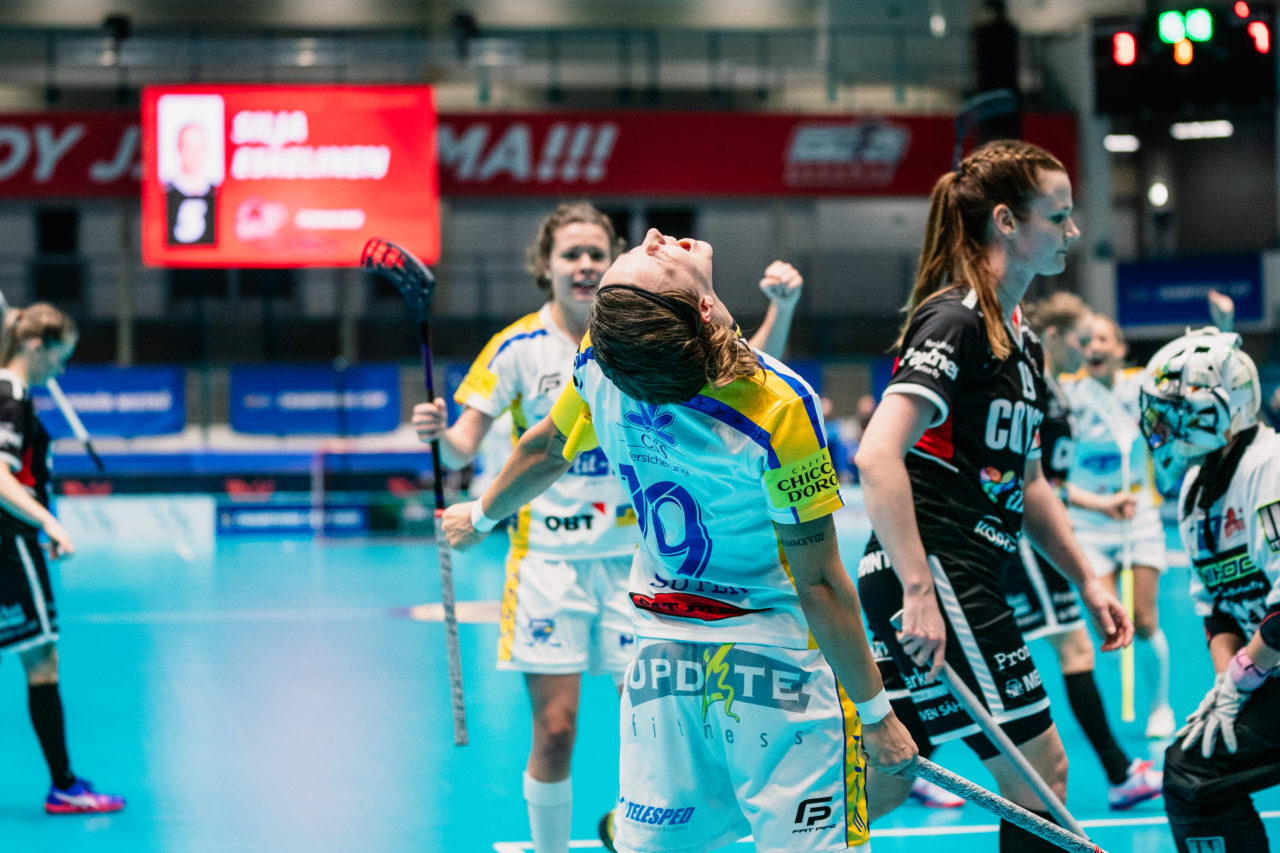 Champions Cup Ostrava - Semifinal 1, Czech Republic: 11.01.2020, Ostrava, RT TORAX ARENA, Julia Suter (Nr. 19, Kloten-Dietlikon Jets) jubelt

Credit: Claudio Schwarz, unihockey-fotos.ch