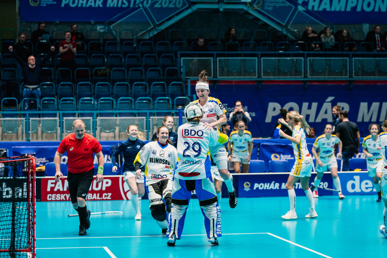 Champions Cup Ostrava - Semifinal 1, Czech Republic: 11.01.2020, Ostrava, RT TORAX ARENA, Natalie Martinakova (Nr. 15, Kloten-Dietlikon Jets) freut sich mit Monika Schmid (Nr. 29, Kloten-Dietlikon Jets) über den Finaleinzug

Credit: Claudio Schwarz, unihockey-fotos.ch