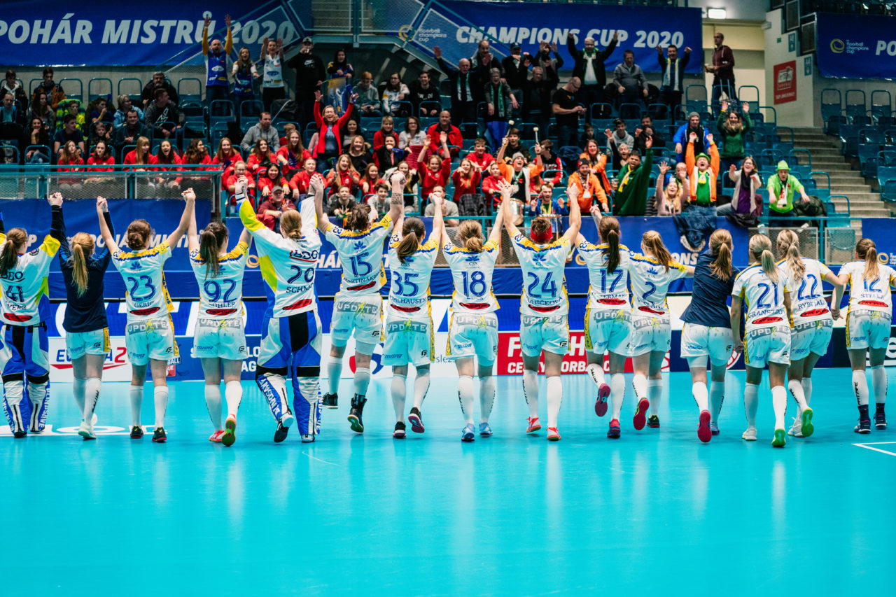 Champions Cup Ostrava - Semifinal 1, Czech Republic: 11.01.2020, Ostrava, RT TORAX ARENA, die Jets bedanken sich bei den Wiler Fans

Credit: Claudio Schwarz, unihockey-fotos.ch