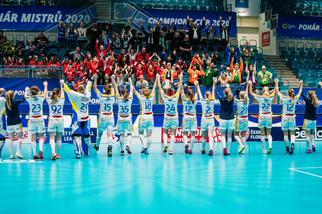 Champions Cup Ostrava - Semifinal 1, Czech Republic: 11.01.2020, Ostrava, RT TORAX ARENA, die Jets bedanken sich bei den Wiler Fans

Credit: Claudio Schwarz, unihockey-fotos.ch