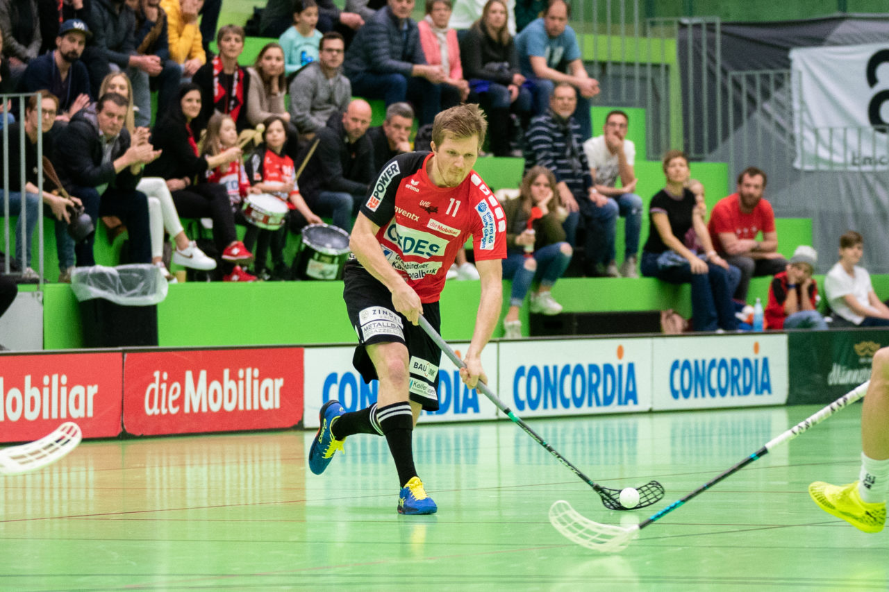 Herren NLA Runde 22, Switzerland: 16.02.2020, Zürich, Hardau, Christian Gartmann (Nr. 11, Alligator Malans) schliesst ab

Credit: Claudio Schwarz, unihockey-fotos.ch