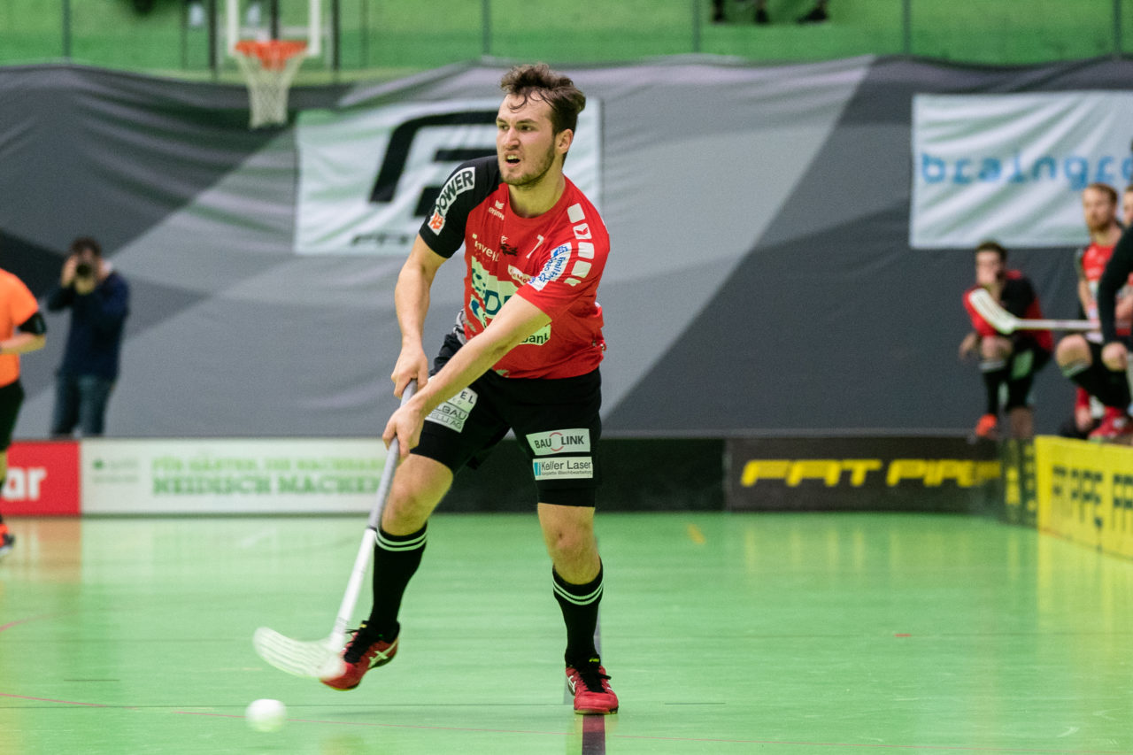 Herren NLA Runde 22, Switzerland: 16.02.2020, Zürich, Hardau, David Schmid (Nr. 7, Alligator Malans) spielt den Ball

Credit: Claudio Schwarz, unihockey-fotos.ch