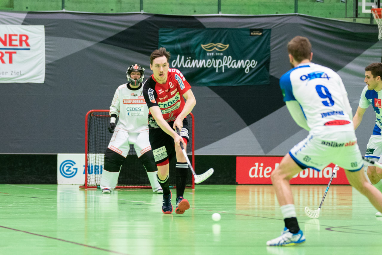 Herren NLA Runde 22, Switzerland: 16.02.2020, Zürich, Hardau, Christoph Camenisch (Nr. 26, Alligator Malans) spielt den Ball

Credit: Claudio Schwarz, unihockey-fotos.ch