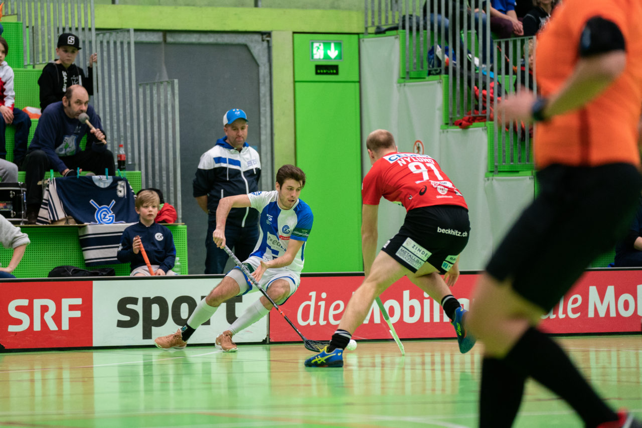 Herren NLA Runde 22, Switzerland: 16.02.2020, Zürich, Hardau, Simon Laubscher (Nr. 14, GC Unihockey) reisst einen Stopp

Credit: Claudio Schwarz, unihockey-fotos.ch