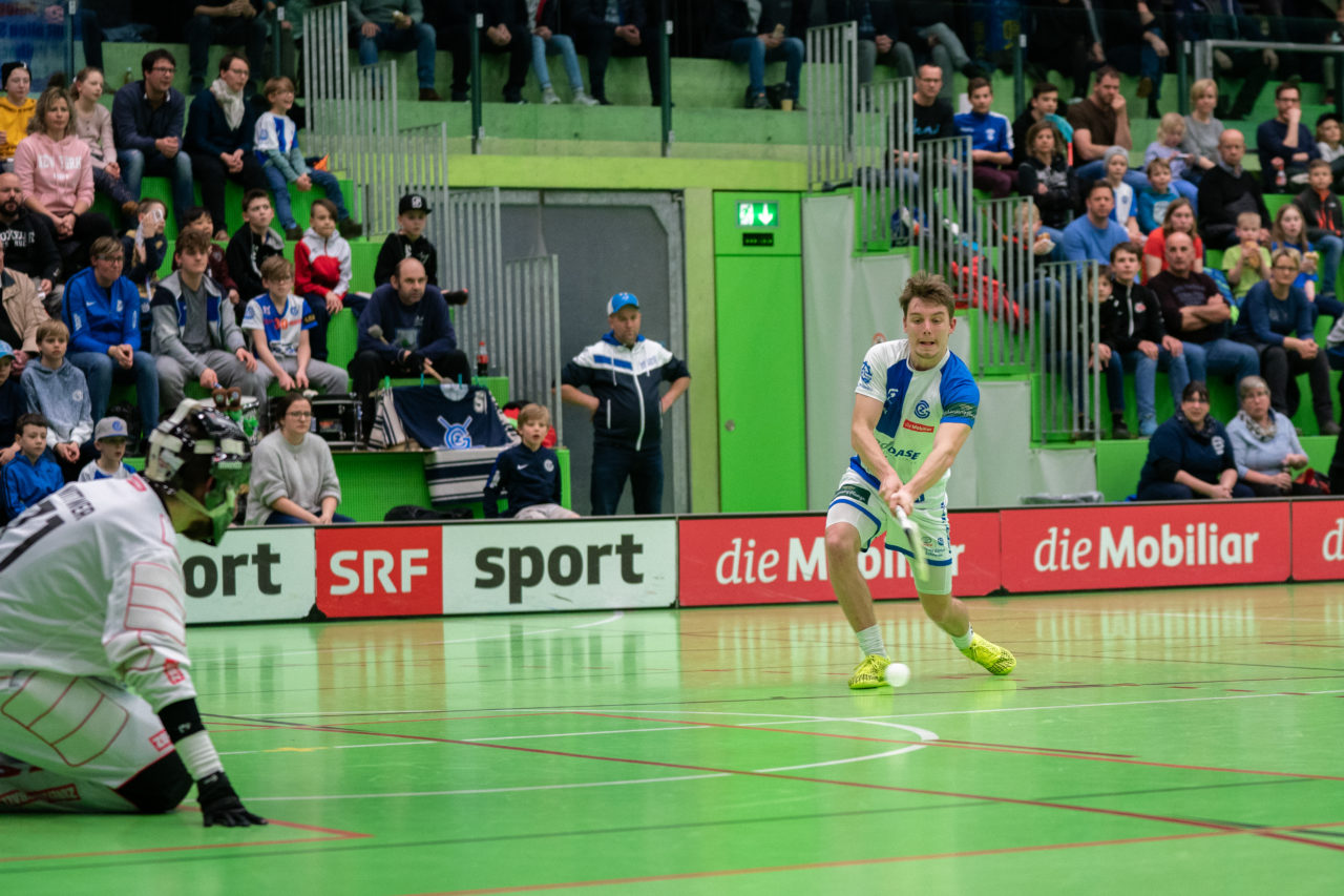 Herren NLA Runde 22, Switzerland: 16.02.2020, Zürich, Hardau, Joël Rüegger (Nr. 95, GC Unihockey) schliesst ab

Credit: Claudio Schwarz, unihockey-fotos.ch