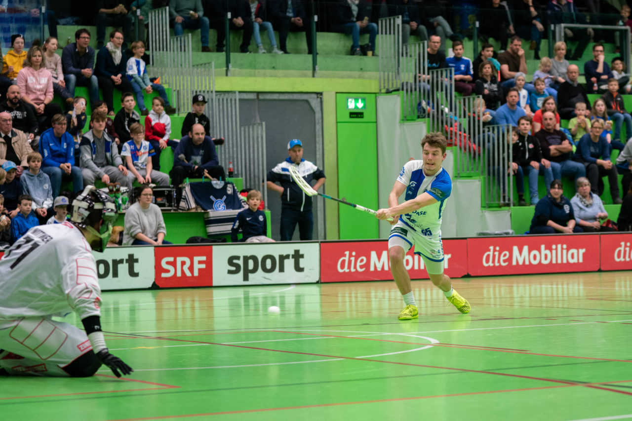 Herren NLA Runde 22, Switzerland: 16.02.2020, Zürich, Hardau, Joël Rüegger (Nr. 95, GC Unihockey) schliesst ab

Credit: Claudio Schwarz, unihockey-fotos.ch