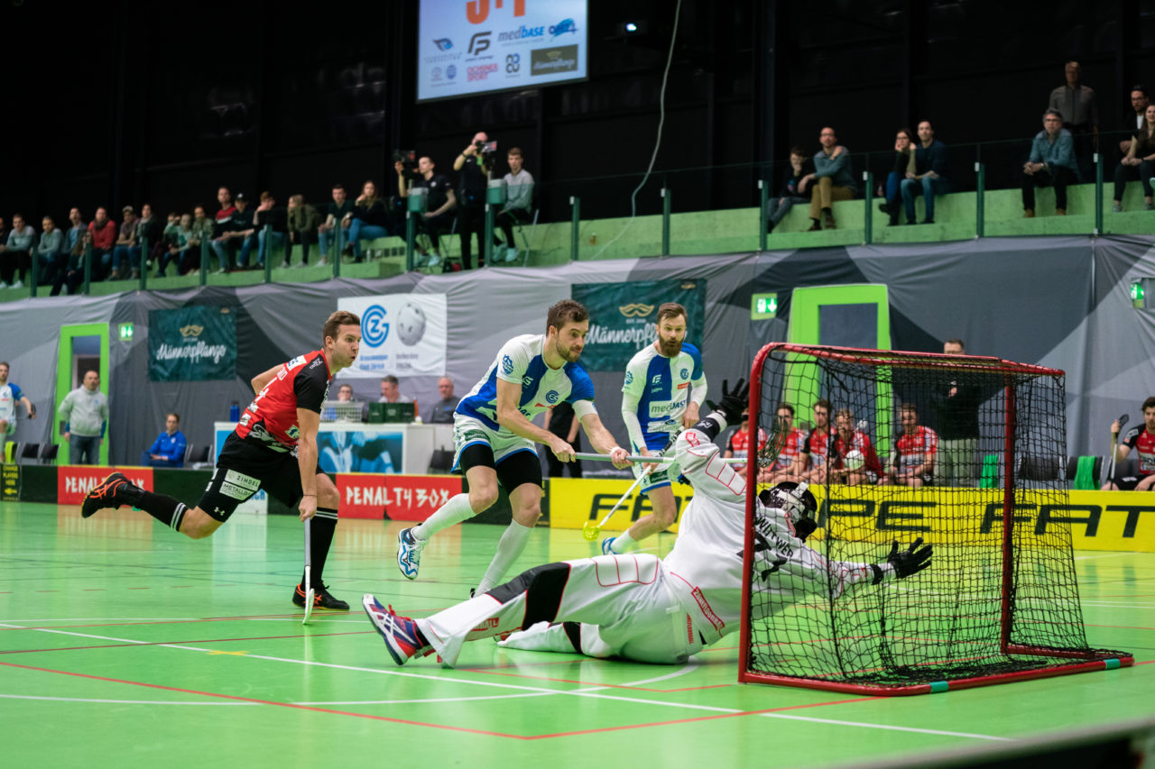 Herren NLA Runde 22, Switzerland: 16.02.2020, Zürich, Hardau, Luca Graf (Nr. 97, GC Unihockey) schiesst das 4:1

Credit: Claudio Schwarz, unihockey-fotos.ch