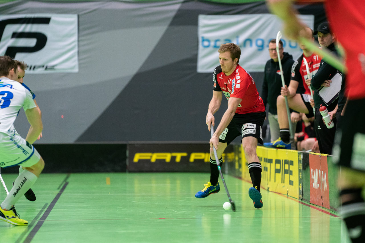 Herren NLA Runde 22, Switzerland: 16.02.2020, Zürich, Hardau, Christian Gartmann (Nr. 11, Alligator Malans) spielt den Ball

Credit: Claudio Schwarz, unihockey-fotos.ch