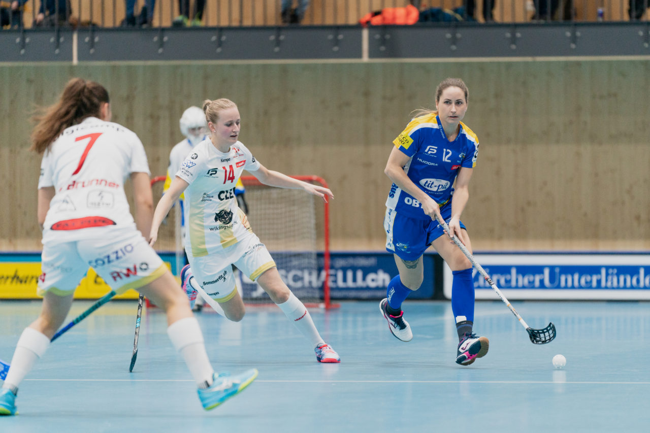 Damen NLA Playoff Viertelfinals, Spiel 1, Switzerland: 29.02.2020, Kloten, Sporthalle Stighag, Tanja Stella (Nr. 12, Kloten-Dietlikon Jets) am Ball

Credit: Claudio Schwarz, unihockey-fotos.ch