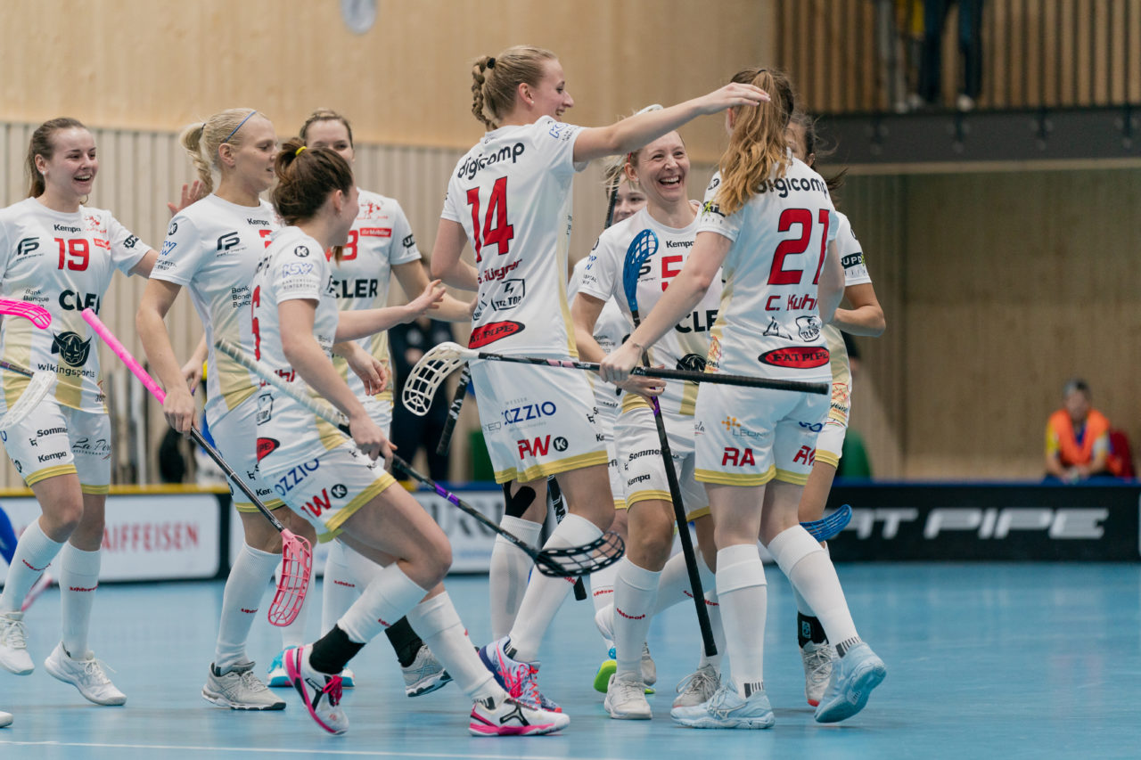 Damen NLA Playoff Viertelfinals, Spiel 1, Switzerland: 29.02.2020, Kloten, Sporthalle Stighag, die Red Ants bejubeln das 0:1

Credit: Claudio Schwarz, unihockey-fotos.ch