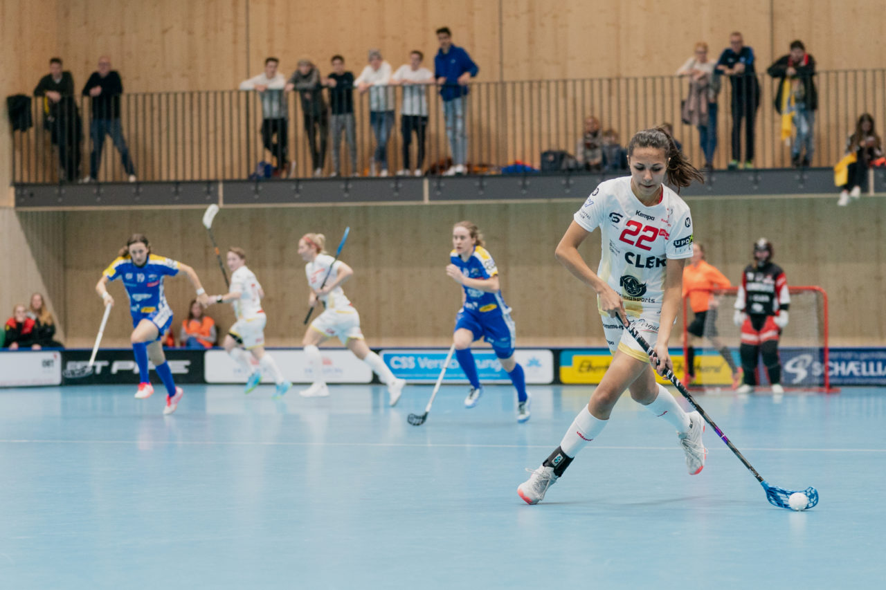 Damen NLA Playoff Viertelfinals, Spiel 1, Switzerland: 29.02.2020, Kloten, Sporthalle Stighag, Esther Jeyabalasingam (Nr. 22, Red Ants Rychenberg Winterthur) schiesst

Credit: Claudio Schwarz, unihockey-fotos.ch