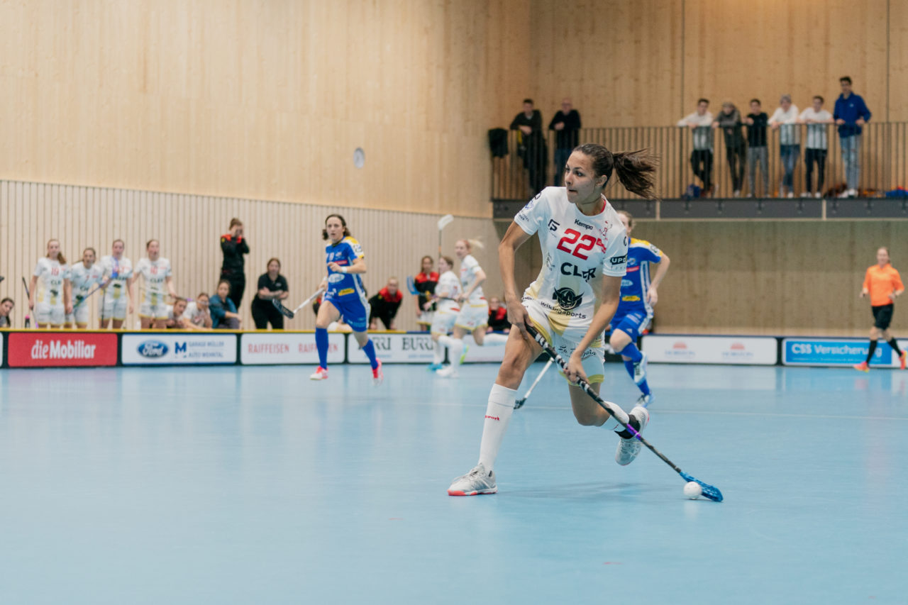 Damen NLA Playoff Viertelfinals, Spiel 1, Switzerland: 29.02.2020, Kloten, Sporthalle Stighag, Esther Jeyabalasingam (Nr. 22, Red Ants Rychenberg Winterthur) schiesst

Credit: Claudio Schwarz, unihockey-fotos.ch