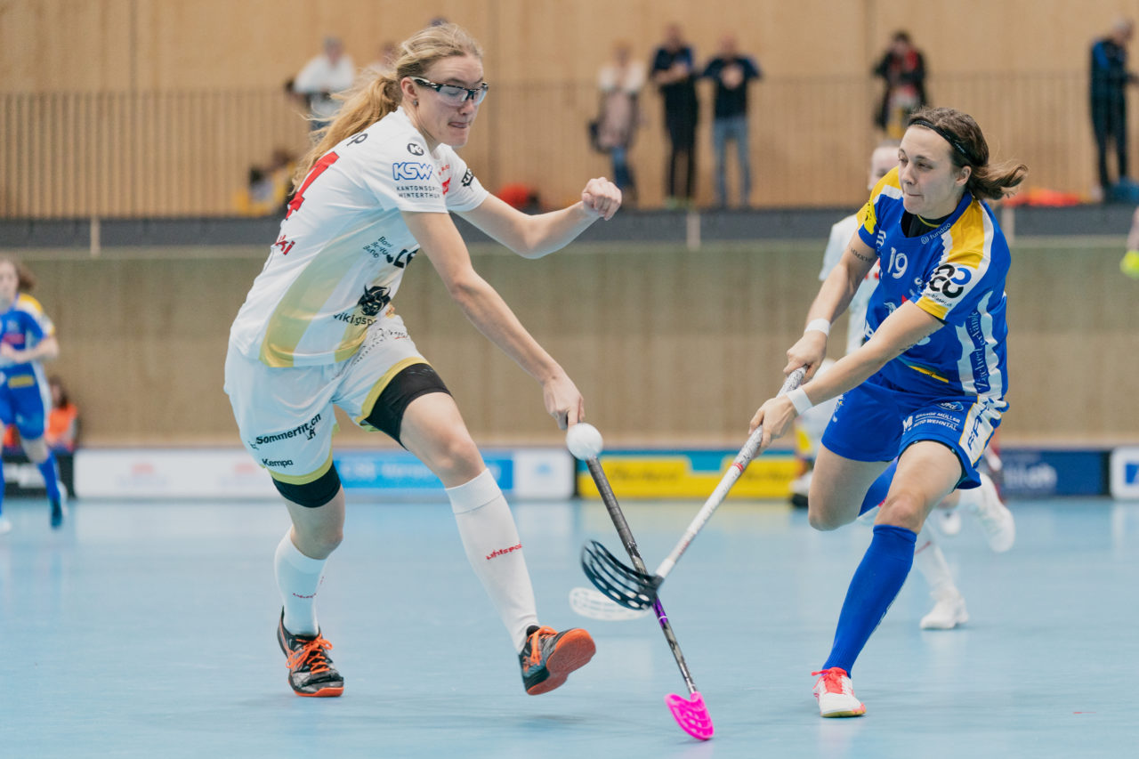 Damen NLA Playoff Viertelfinals, Spiel 1, Switzerland: 29.02.2020, Kloten, Sporthalle Stighag, Julia Suter (Nr. 19, Kloten-Dietlikon Jets) schiesst

Credit: Claudio Schwarz, unihockey-fotos.ch