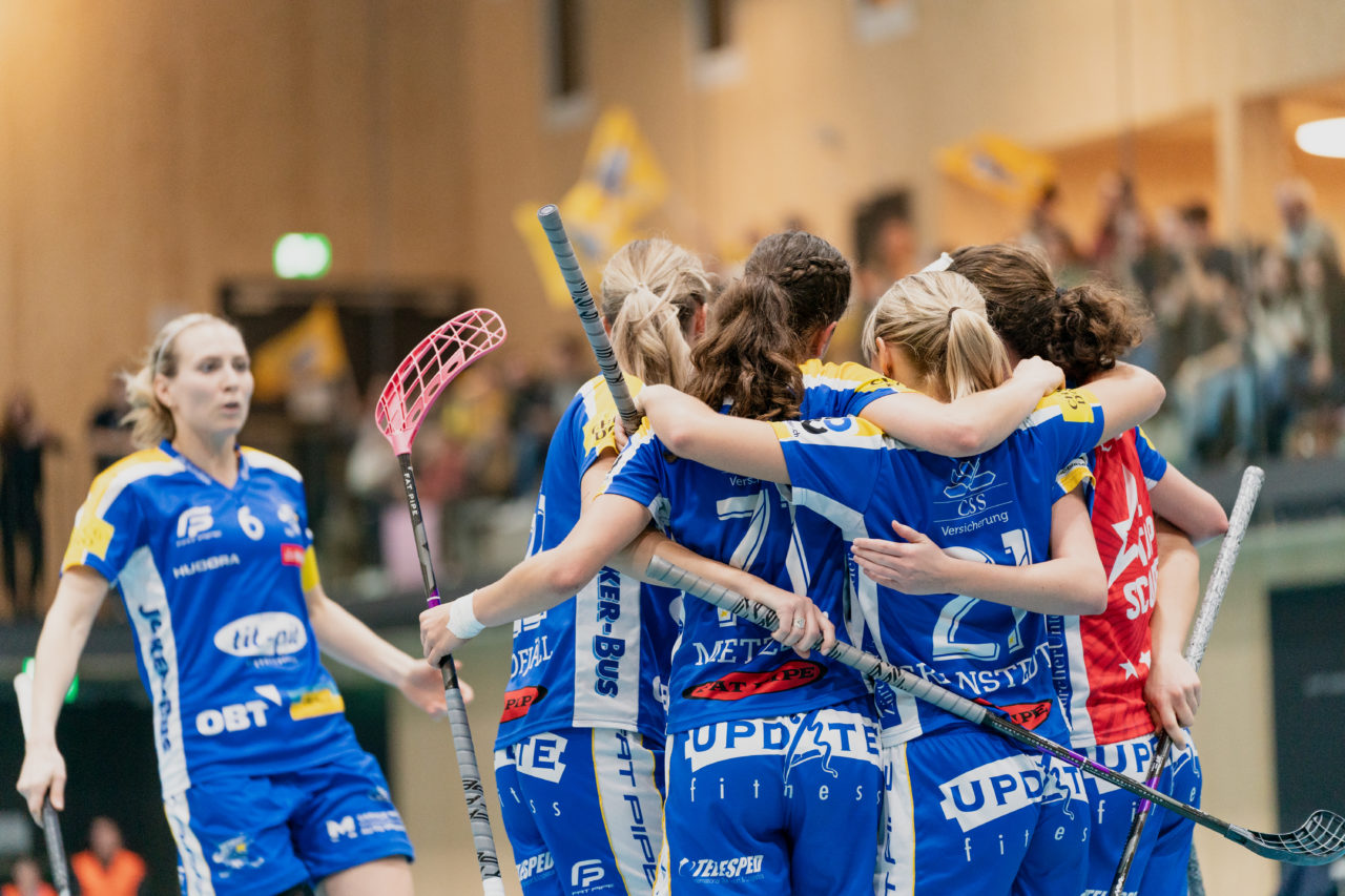 Damen NLA Playoff Viertelfinals, Spiel 1, Switzerland: 29.02.2020, Kloten, Sporthalle Stighag, Jets Torjubel zum 2:4

Credit: Claudio Schwarz, unihockey-fotos.ch