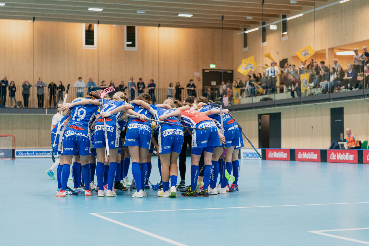 Damen NLA Playoff Viertelfinals, Spiel 1, Switzerland: 29.02.2020, Kloten, Sporthalle Stighag, Jets Torjubel zum 2:4

Credit: Claudio Schwarz, unihockey-fotos.ch