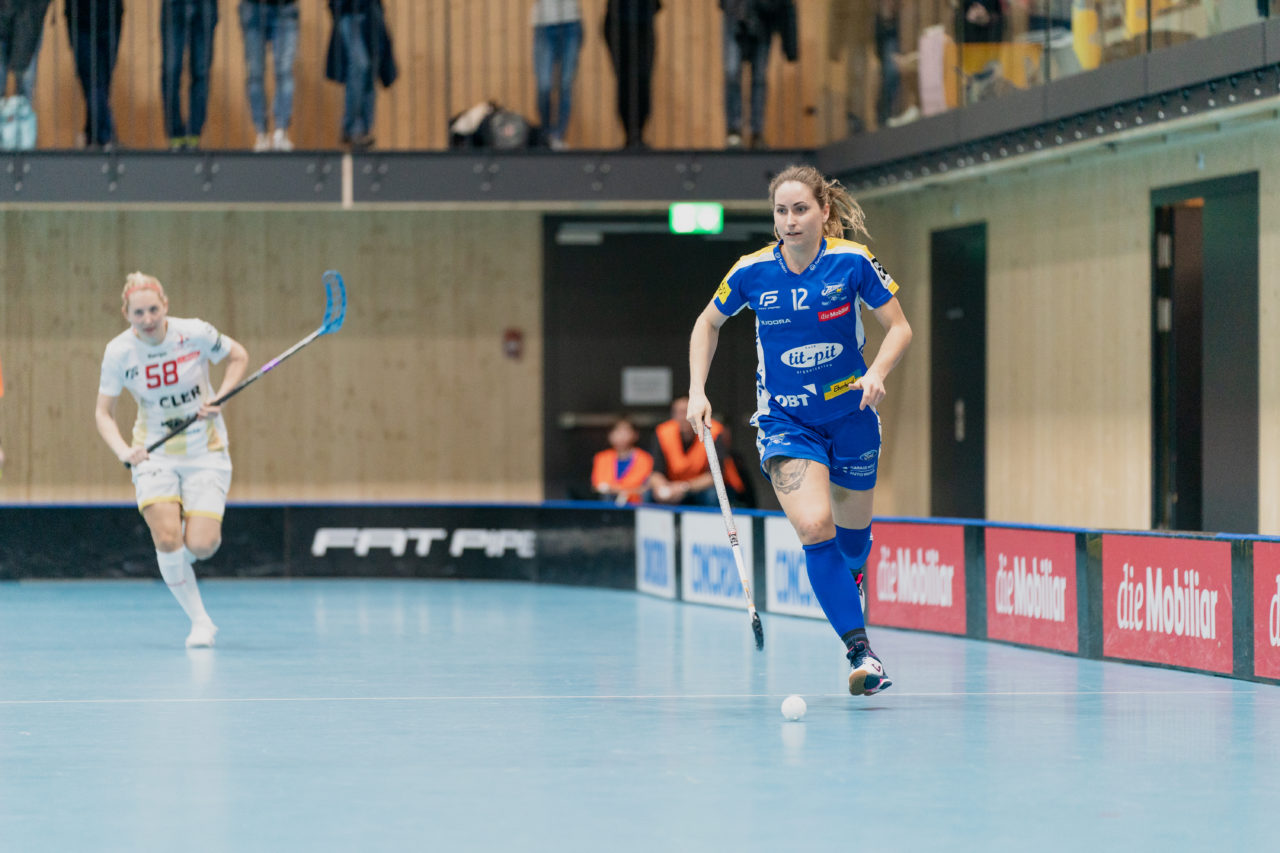 Damen NLA Playoff Viertelfinals, Spiel 1, Switzerland: 29.02.2020, Kloten, Sporthalle Stighag, Tanja Stella (Nr. 12, Kloten-Dietlikon Jets) am Ball

Credit: Claudio Schwarz, unihockey-fotos.ch