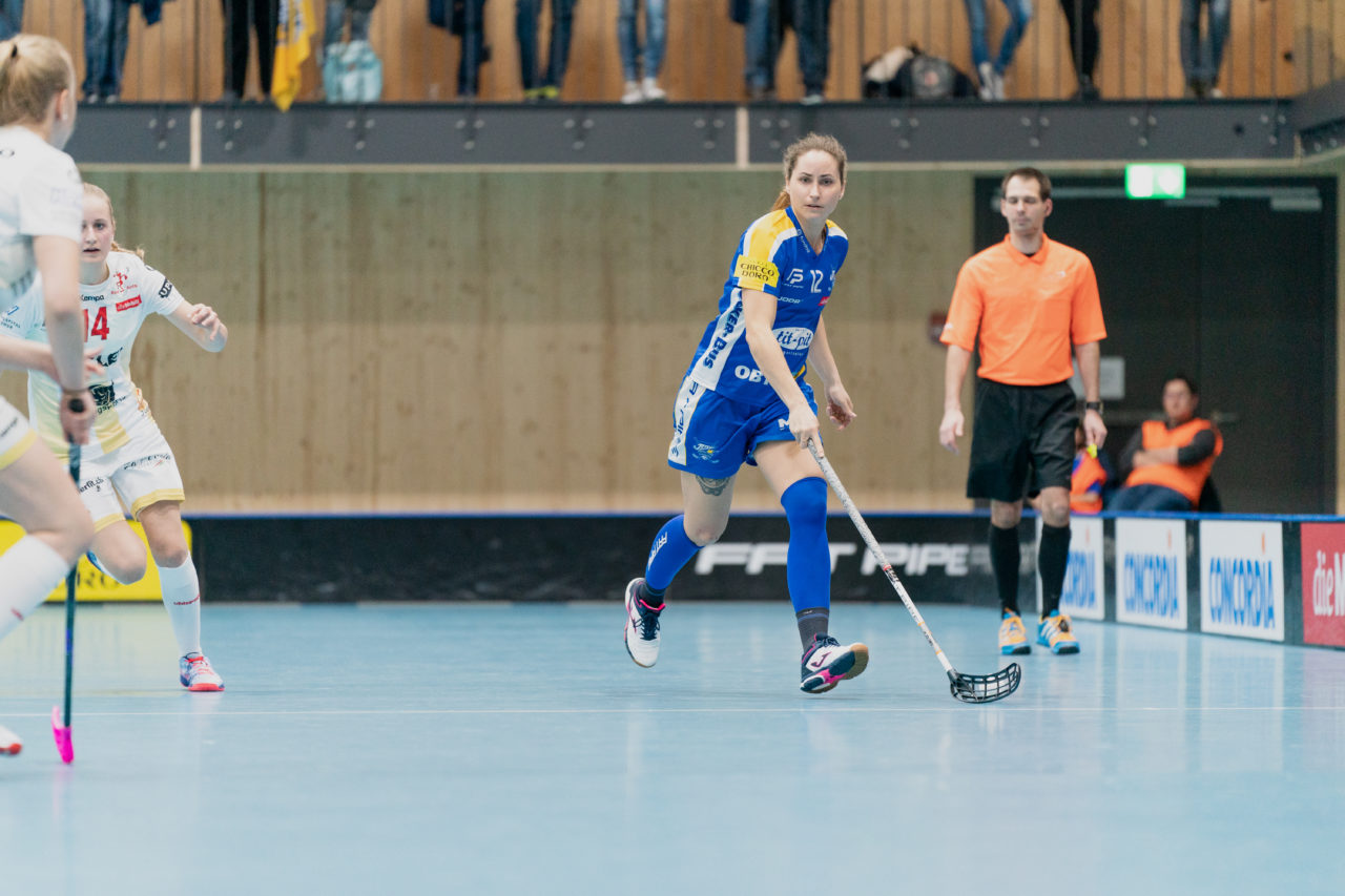 Damen NLA Playoff Viertelfinals, Spiel 1, Switzerland: 29.02.2020, Kloten, Sporthalle Stighag, Tanja Stella (Nr. 12, Kloten-Dietlikon Jets) am Ball

Credit: Claudio Schwarz, unihockey-fotos.ch