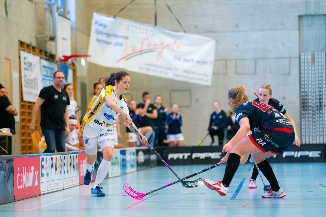 Damen NLA Playoff Viertelfinals, Spiel 2, Switzerland: 01.03.2020, Winterthur, Oberseen, Deborah Frei (Nr. 8, Kloten-Dietlikon Jets) spielt den Ball

Credit: Claudio Schwarz, unihockey-fotos.ch