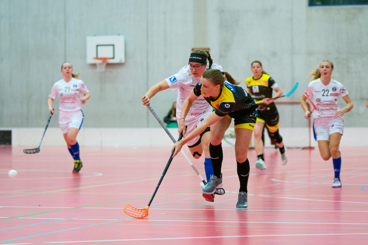 Damen NLA Playoff Viertelfinals, Spiel 3, Switzerland: 06.03.2020, Burgdorf, Schützenmatte, Mirjam Hintermann (Nr. 9, Wizards Bern Burgdorf) spielt den Ball

Credit: Claudio Schwarz, unihockey-fotos.ch