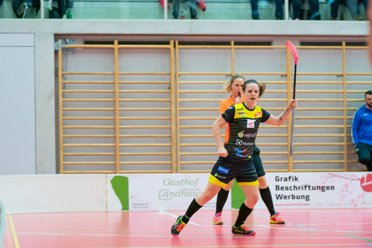 Damen NLA Playoff Viertelfinals, Spiel 3, Switzerland: 06.03.2020, Burgdorf, Schützenmatte, Simone Wyss (Nr. 10, Wizards Bern Burgdorf) bejubelt ihren Treffer

Credit: Claudio Schwarz, unihockey-fotos.ch