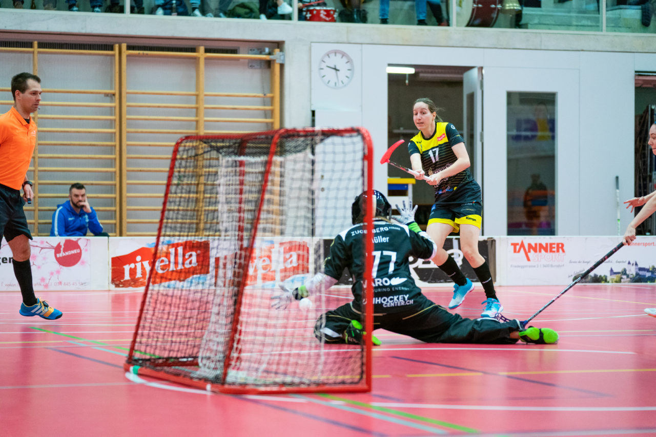Damen NLA Playoff Viertelfinals, Spiel 3, Switzerland: 06.03.2020, Burgdorf, Schützenmatte, Laura Marendaz (Nr. 17, Wizards Bern Burgdorf) trifft

Credit: Claudio Schwarz, unihockey-fotos.ch