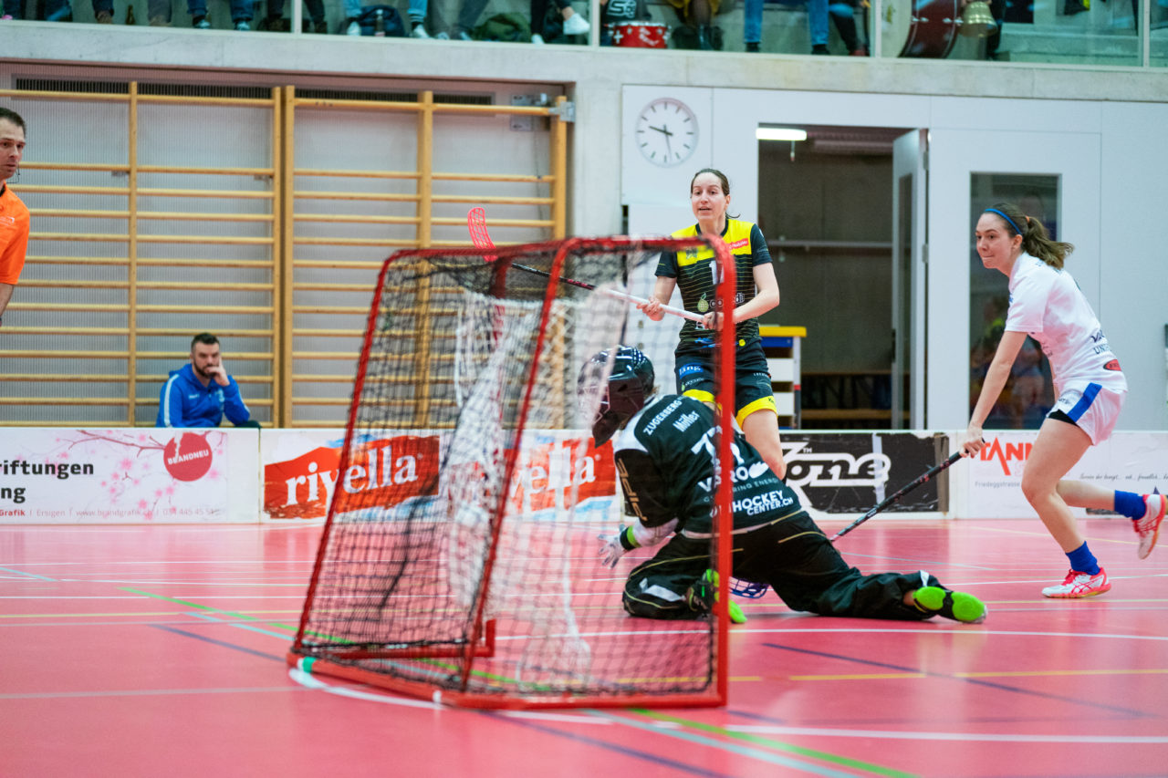 Damen NLA Playoff Viertelfinals, Spiel 3, Switzerland: 06.03.2020, Burgdorf, Schützenmatte, Laura Marendaz (Nr. 17, Wizards Bern Burgdorf) trifft

Credit: Claudio Schwarz, unihockey-fotos.ch