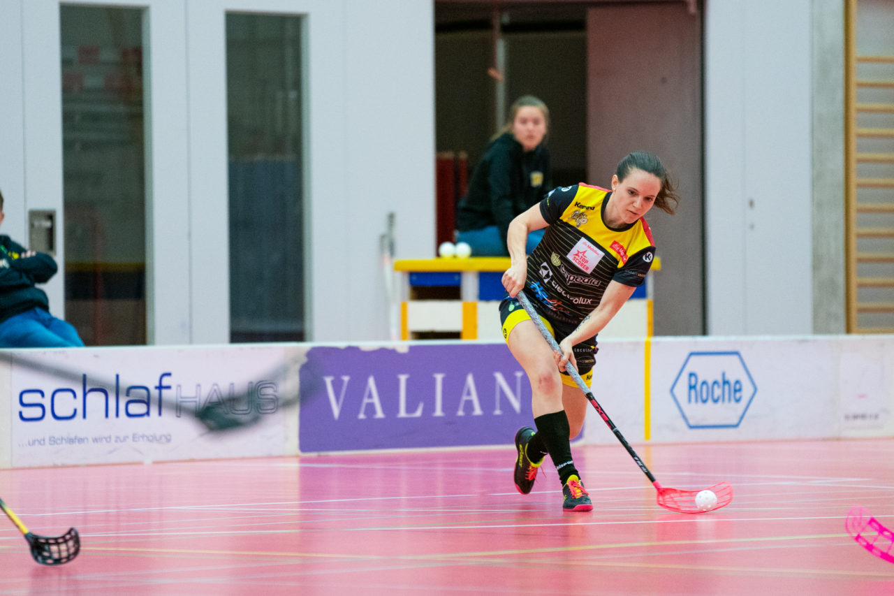 Damen NLA Playoff Viertelfinals, Spiel 3, Switzerland: 06.03.2020, Burgdorf, Schützenmatte, Simone Wyss (Nr. 10, Wizards Bern Burgdorf) schiesst

Credit: Claudio Schwarz, unihockey-fotos.ch