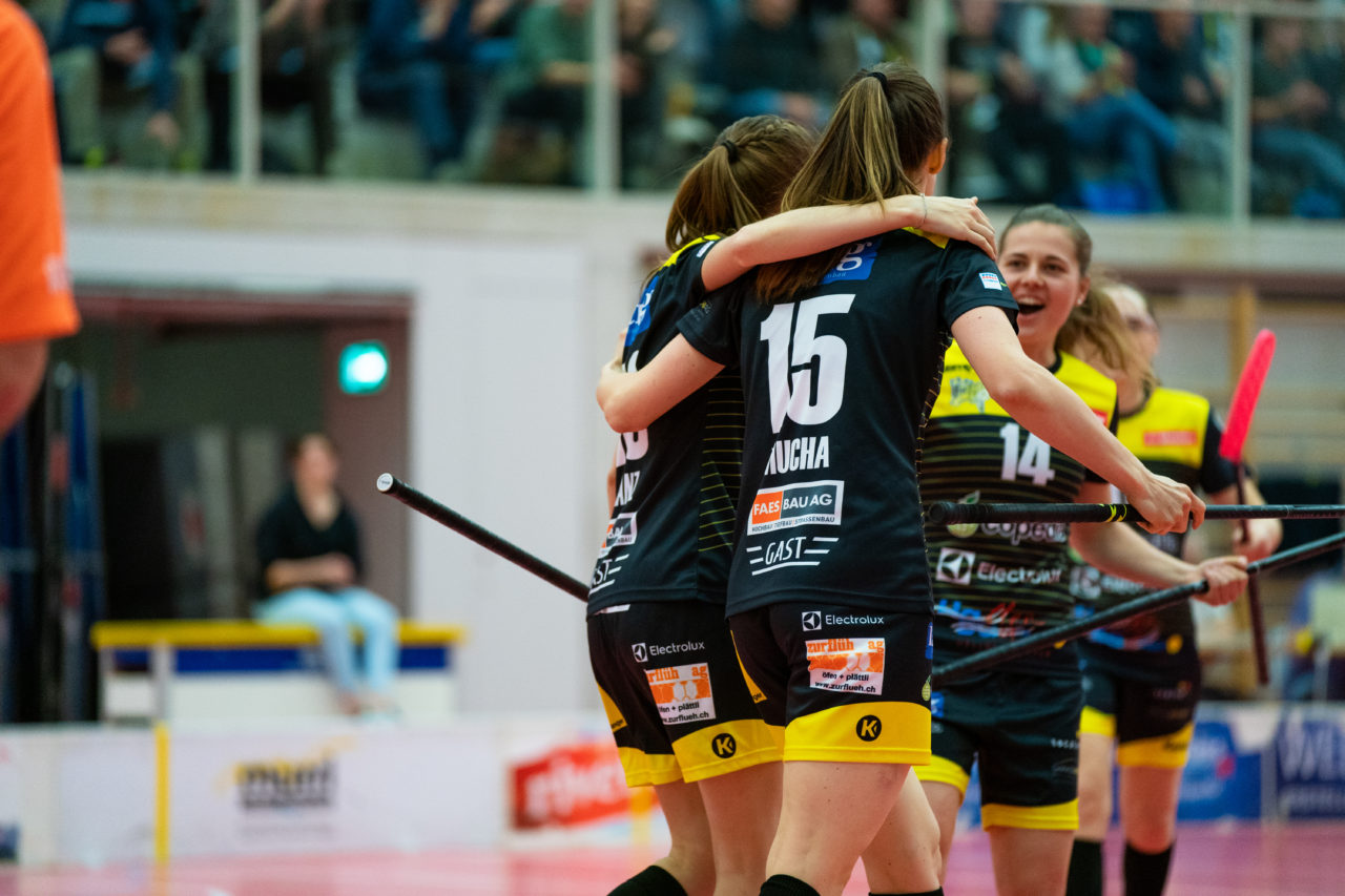 Damen NLA Playoff Viertelfinals, Spiel 3, Switzerland: 06.03.2020, Burgdorf, Schützenmatte, die Wizards jubeln

Credit: Claudio Schwarz, unihockey-fotos.ch