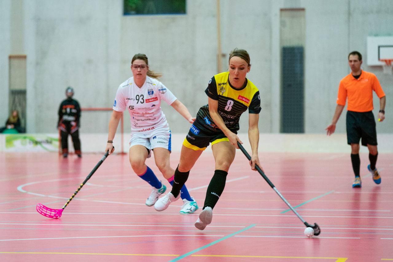 Damen NLA Playoff Viertelfinals, Spiel 3, Switzerland: 06.03.2020, Burgdorf, Schützenmatte, Brigitte Mischler (Nr. 8, Wizards Bern Burgdorf) am Ball

Credit: Claudio Schwarz, unihockey-fotos.ch
