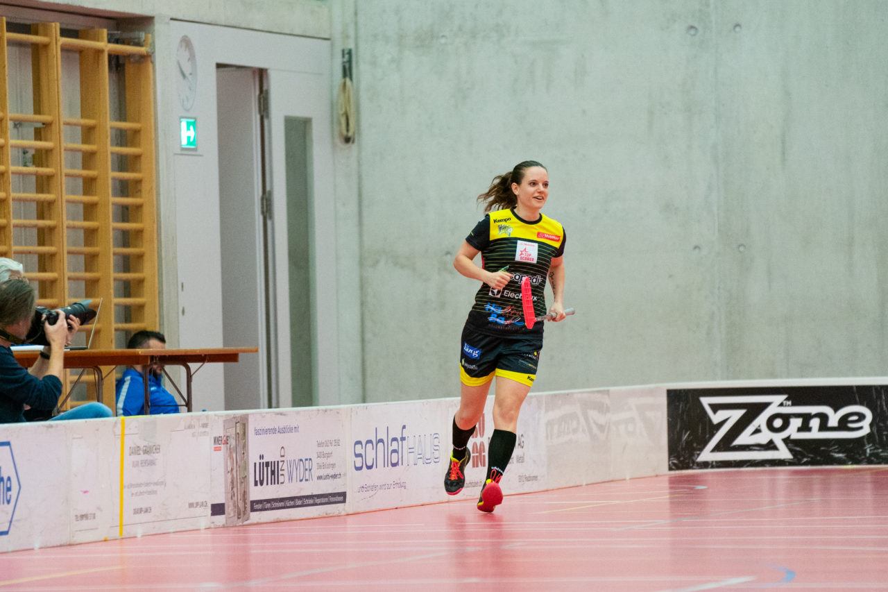 Damen NLA Playoff Viertelfinals, Spiel 3, Switzerland: 06.03.2020, Burgdorf, Schützenmatte, Simone Wyss (Nr. 10, Wizards Bern Burgdorf) jubelt

Credit: Claudio Schwarz, unihockey-fotos.ch