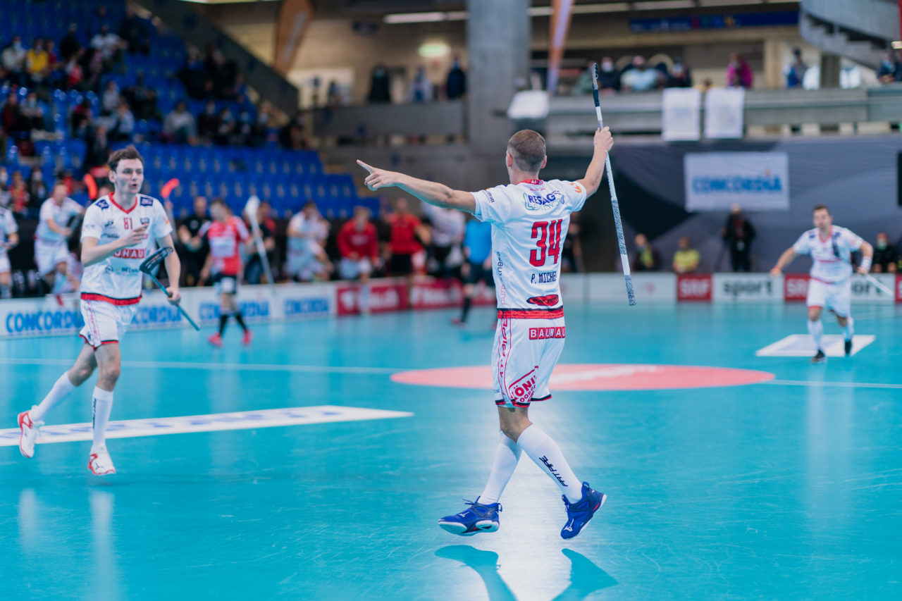 Supercup Final 4, Final Männer, Switzerland: 30.08.2020, Zürich, Saalsporthalle, Pascal Michel (Nr. 34, Floorball Köniz) jubelt

Credit: Claudio Schwarz, unihockey-fotos.ch