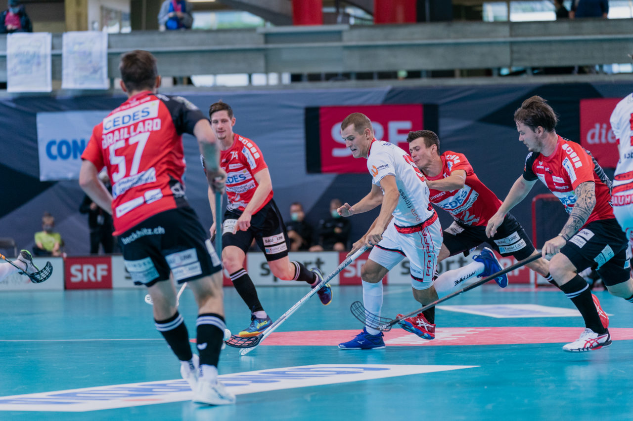 Supercup Final 4, Final Männer, Switzerland: 30.08.2020, Zürich, Saalsporthalle, Pascal Michel (Nr. 34, Floorball Köniz) am Ball

Credit: Claudio Schwarz, unihockey-fotos.ch