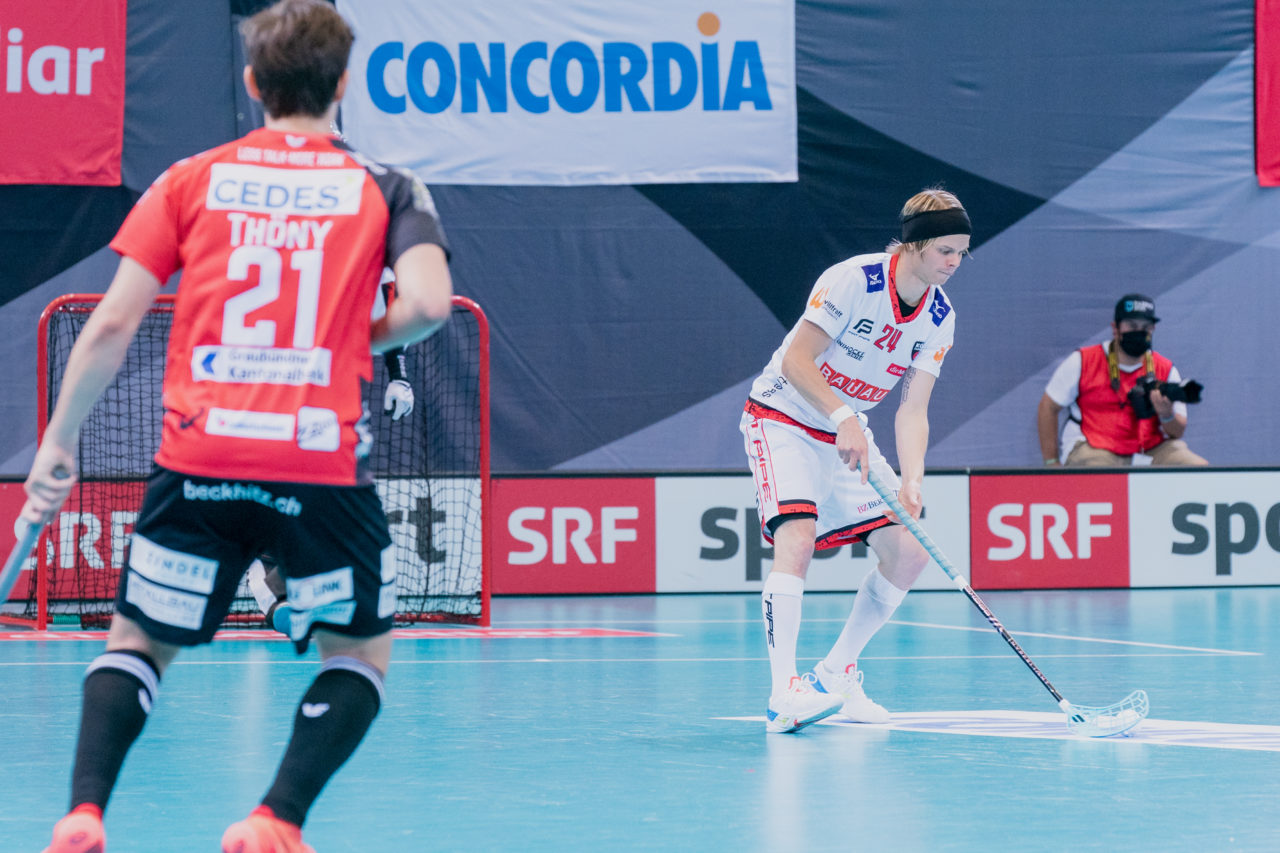 Supercup Final 4, Final Männer, Switzerland: 30.08.2020, Zürich, Saalsporthalle, Jyrki Holopainen (Nr. 24, Floorball Köniz) am Ball

Credit: Claudio Schwarz, unihockey-fotos.ch
