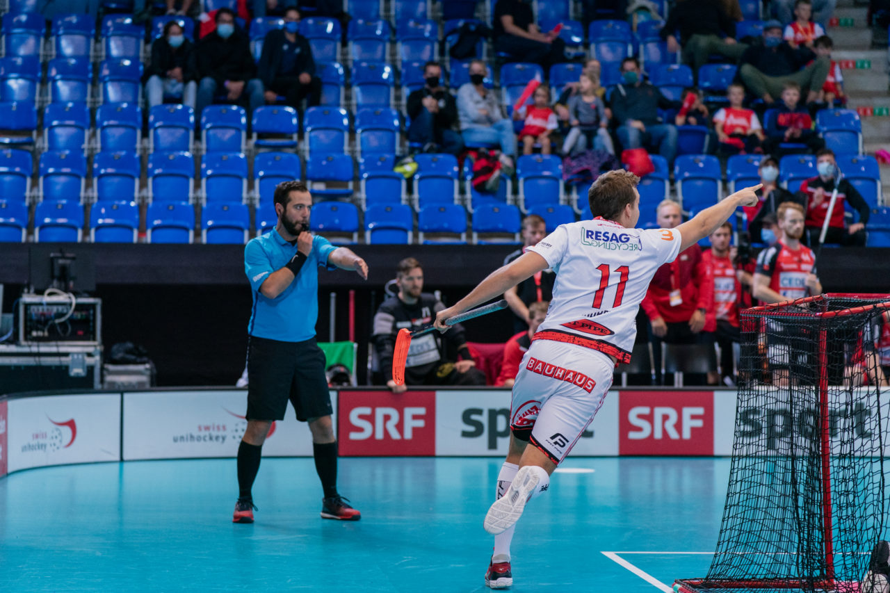 Supercup Final 4, Final Männer, Switzerland: 30.08.2020, Zürich, Saalsporthalle, Manuel Maurer (Nr. 11, Floorball Köniz) jubelt

Credit: Claudio Schwarz, unihockey-fotos.ch