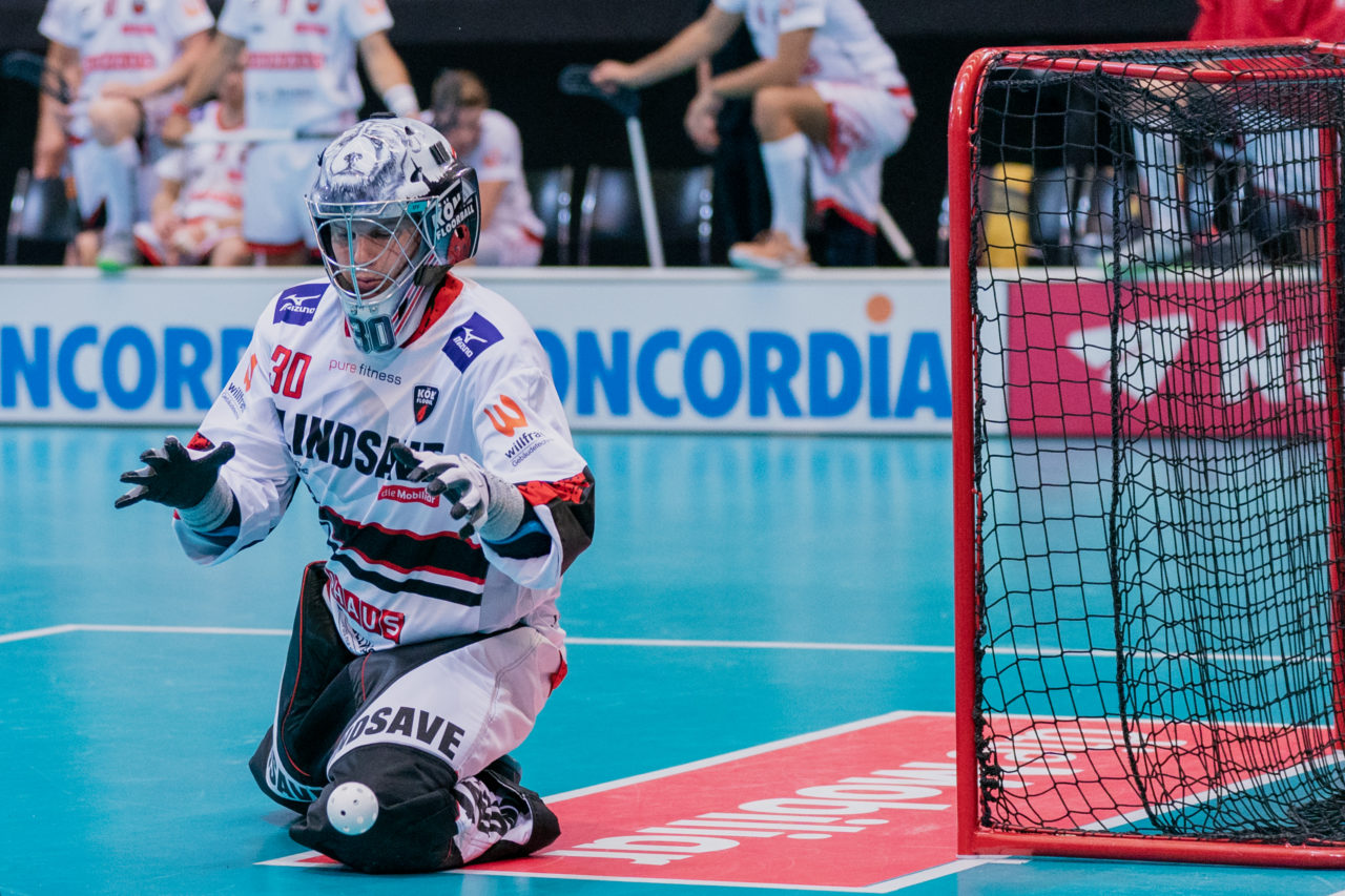 Supercup Final 4, Final Männer, Switzerland: 30.08.2020, Zürich, Saalsporthalle, Patrick Eder (Nr. 30, Floorball Köniz) wehrt ab

Credit: Claudio Schwarz, unihockey-fotos.ch