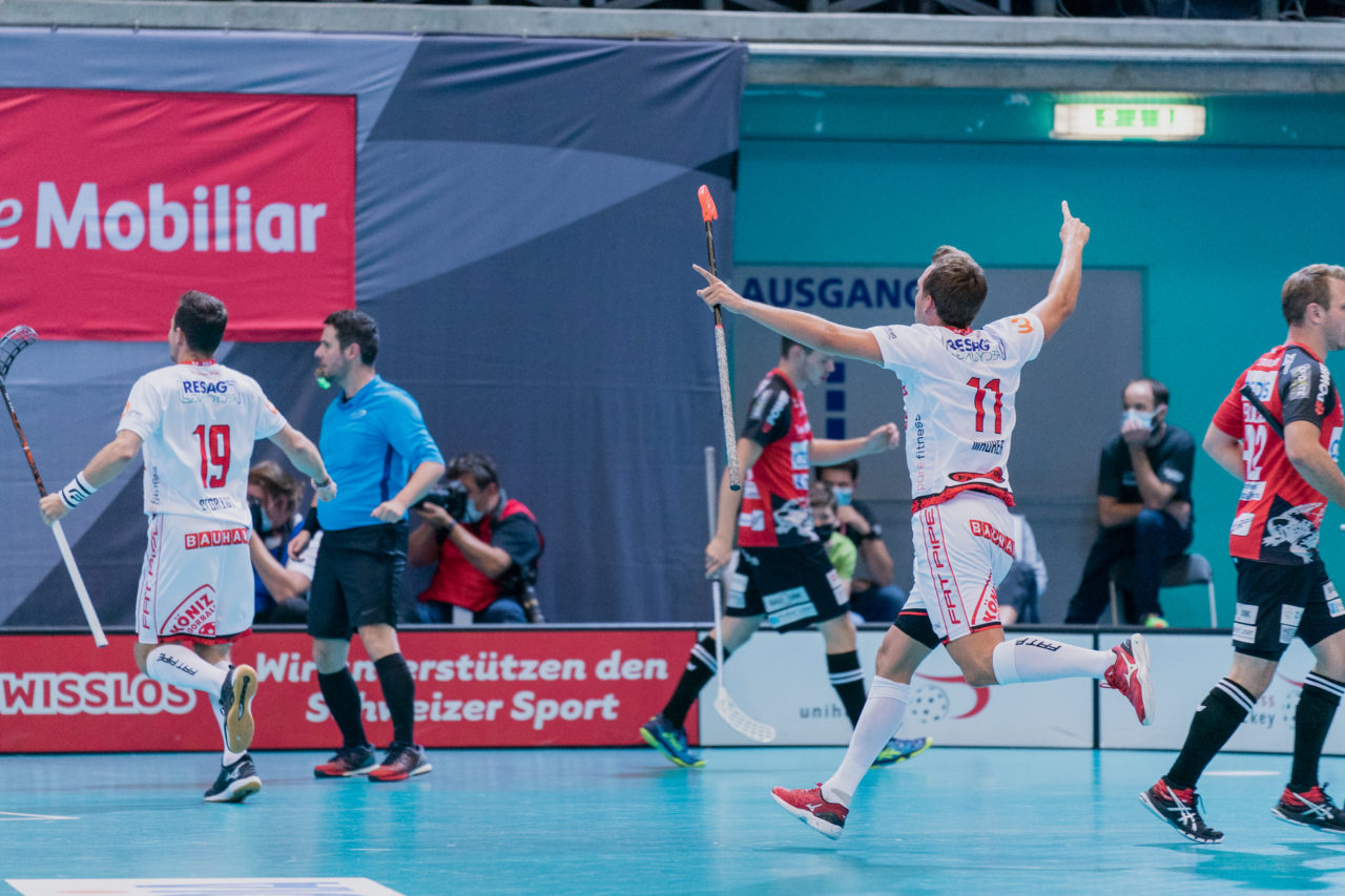 Supercup Final 4, Final Männer, Switzerland: 30.08.2020, Zürich, Saalsporthalle, Manuel Maurer (Nr. 11, Floorball Köniz) jubelt

Credit: Claudio Schwarz, unihockey-fotos.ch